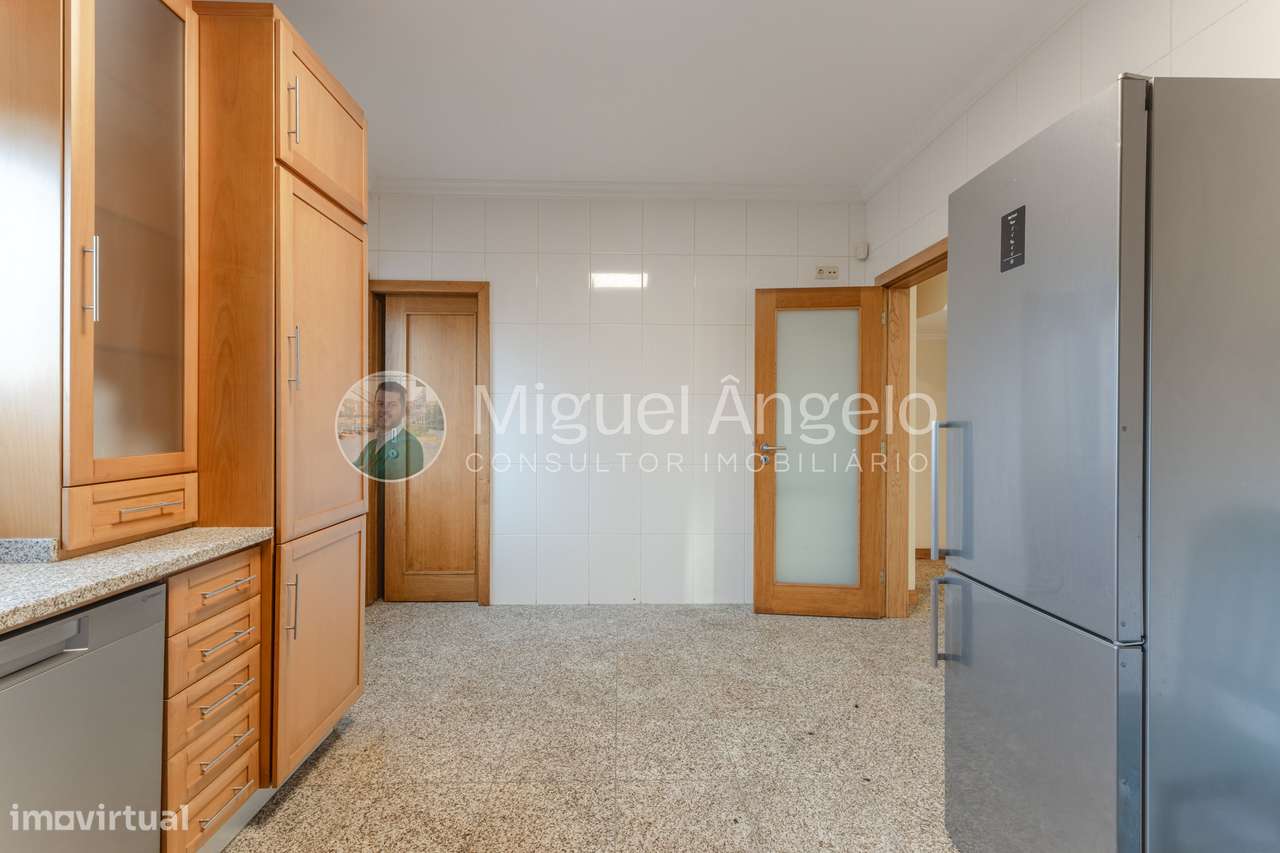 Moradia T3+1 - 2 salas, garagem e vista mar em S. Félix da Marinha-7