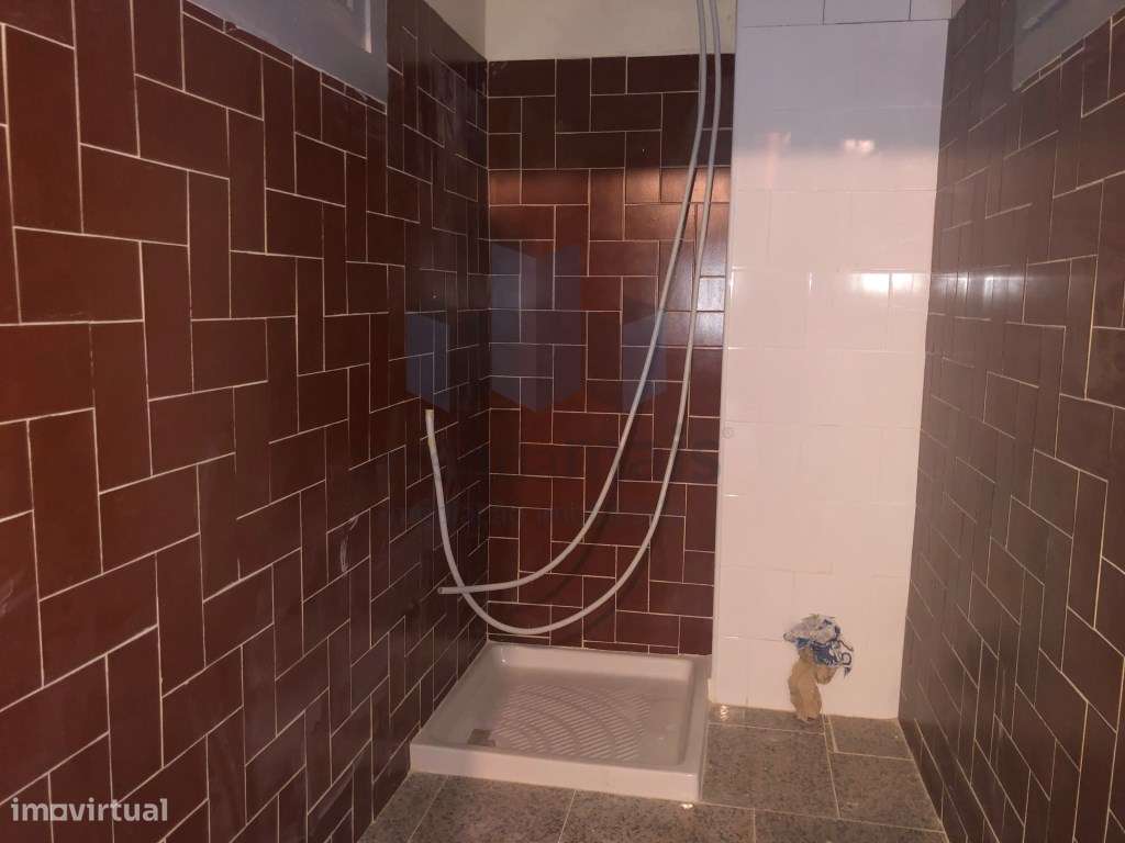 Vende-se Prédio numa das principais ruas da Baixa de Coimbra para r...-9