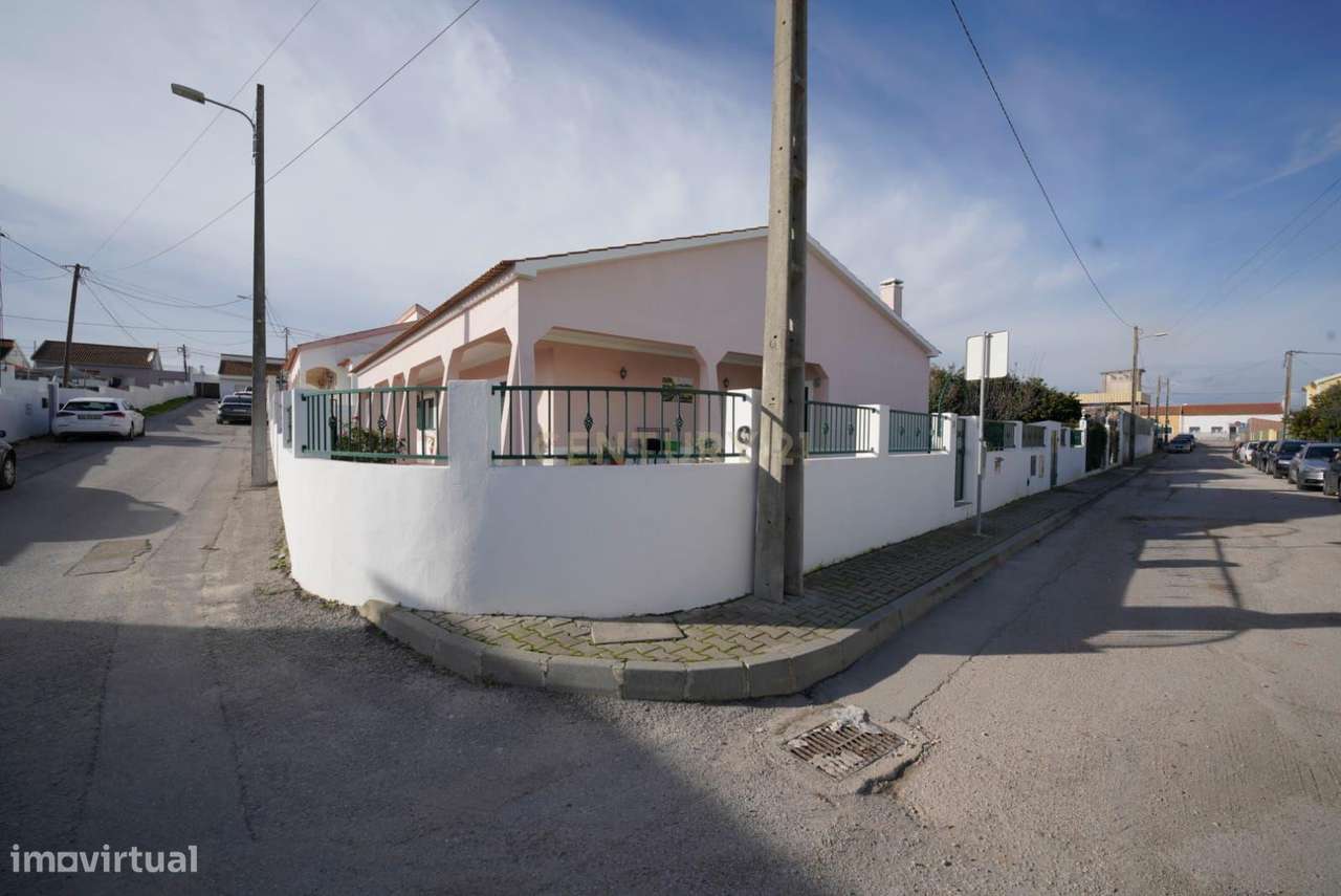 Espetacular Moradia em Setúbal com Jardim e Garagem-26