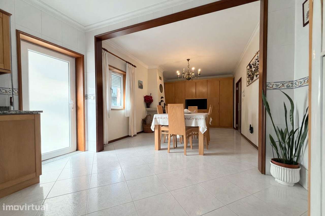 Moradia T3 | Terraço | Box 4 Carros | Varanda | Jovim | Exclusivo-11