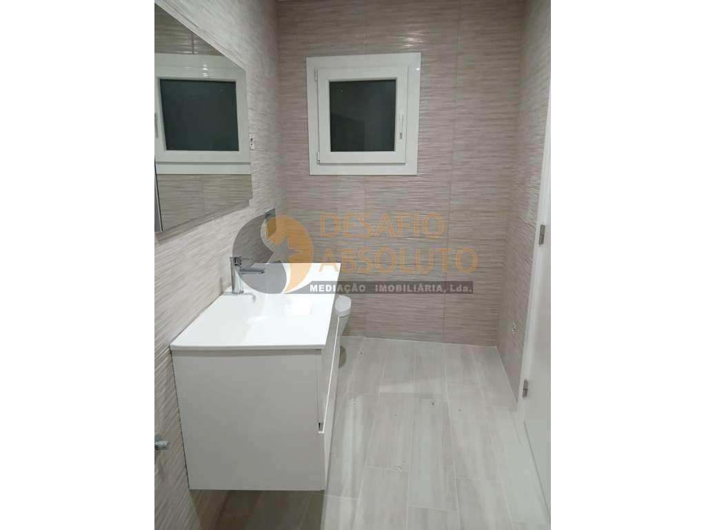 Moradia Geminada T3 c/ Pérgula. Fernão Ferro-9