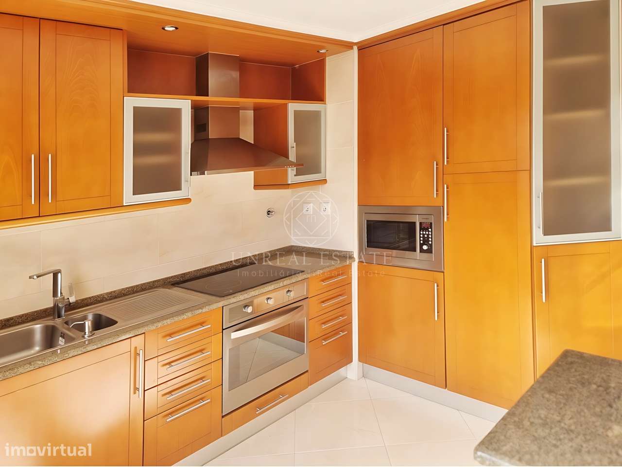 Apartamento T3, renovado, com varandas e 4 parqueamentos, Colinas do C-12