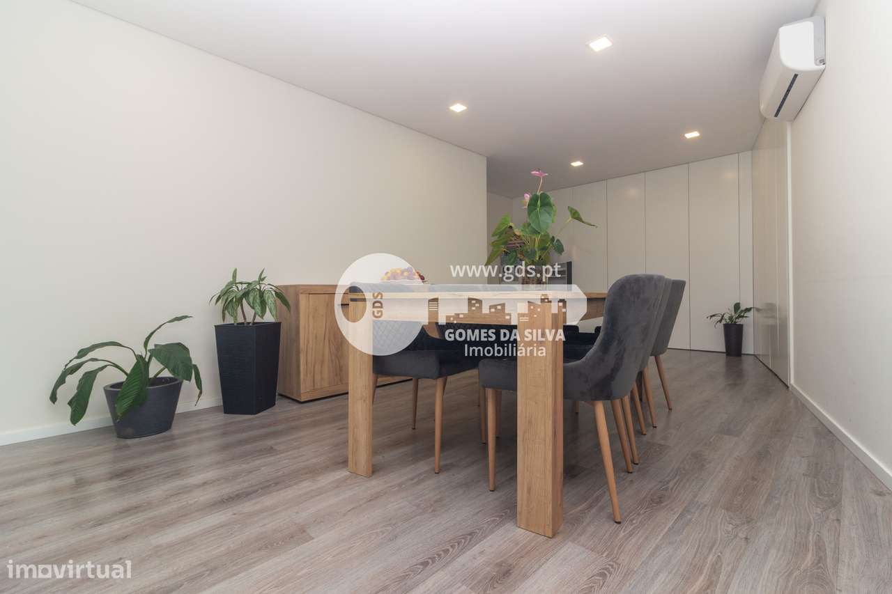 Moradia T3+1 com Espaços Comerciais – Ideal para Viver e Investir-5
