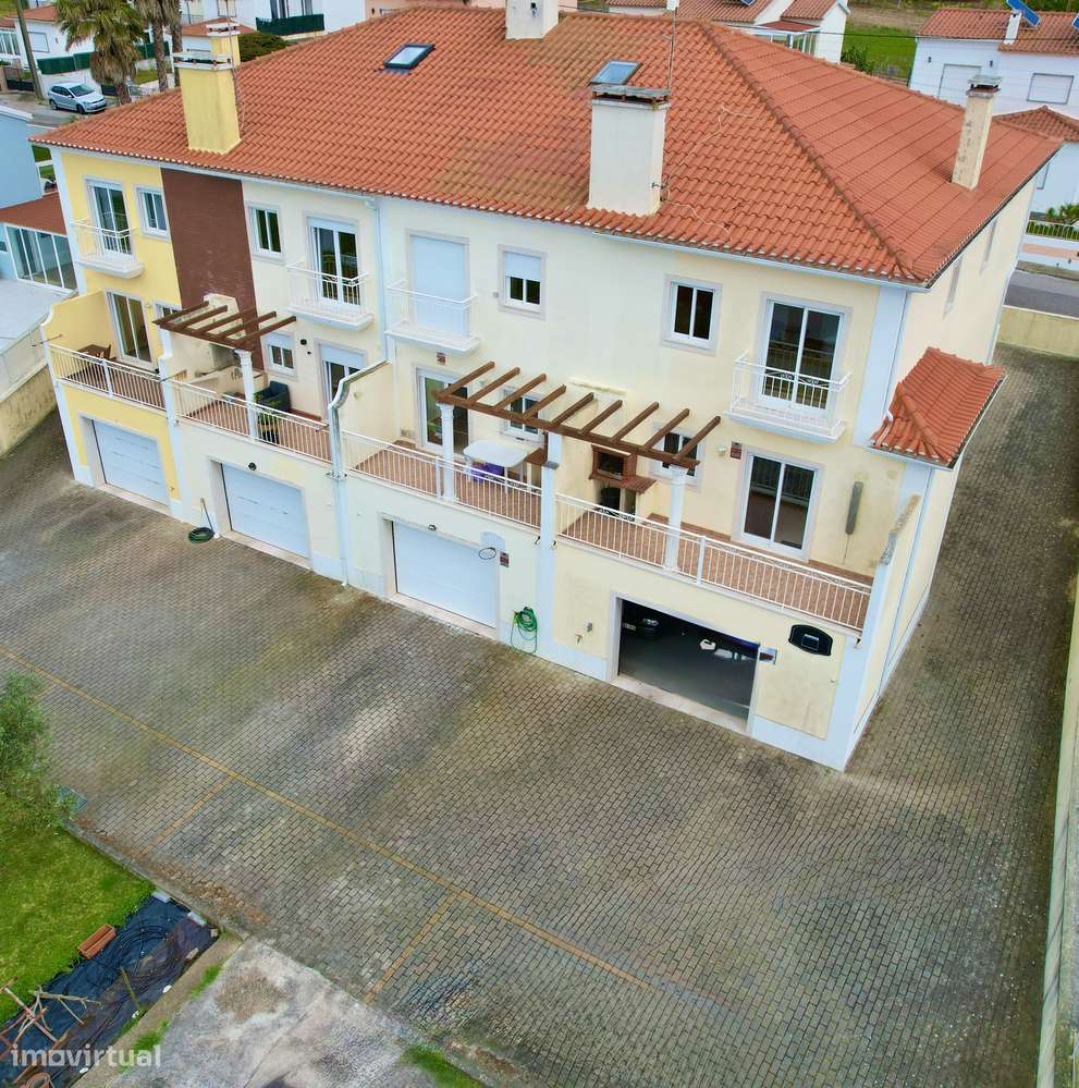 Moradia T2 com jardim, terraço e garagem em Silveira-19