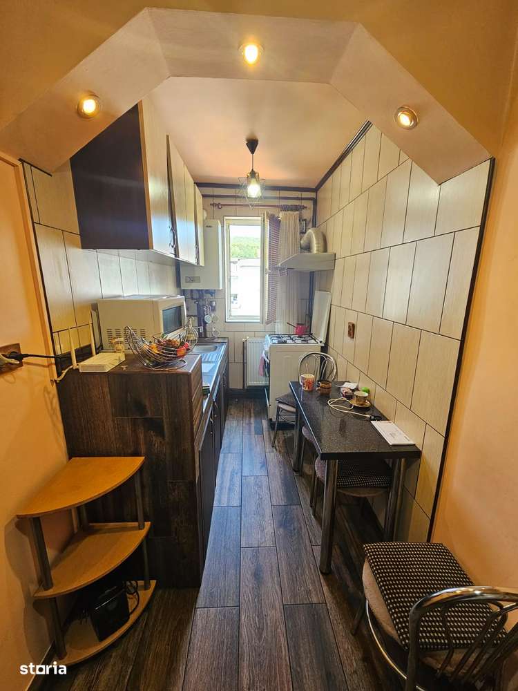 Apartament cu 3 camere de vânzare în Curtea de Argeș. - Imagine principală: 5/13