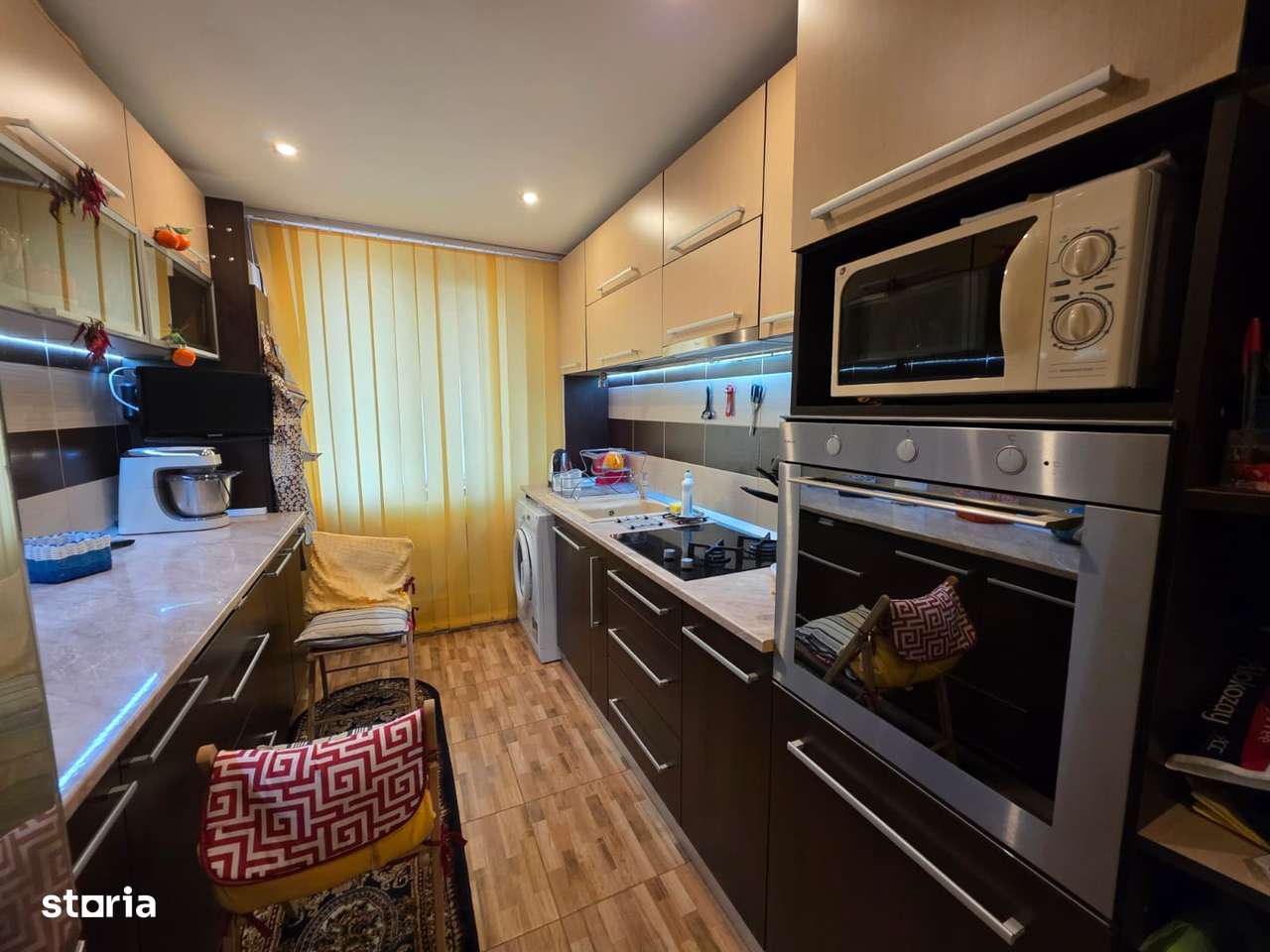 2 camere, decomandat, zonă ultracentrală, etaj intermediar, mobilat-2