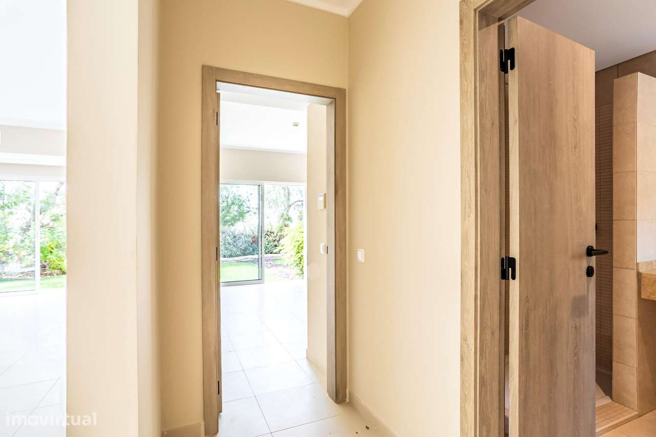 Moradia de Luxo em Condomínio Exclusivo com Piscinas no Carvoeiro-23