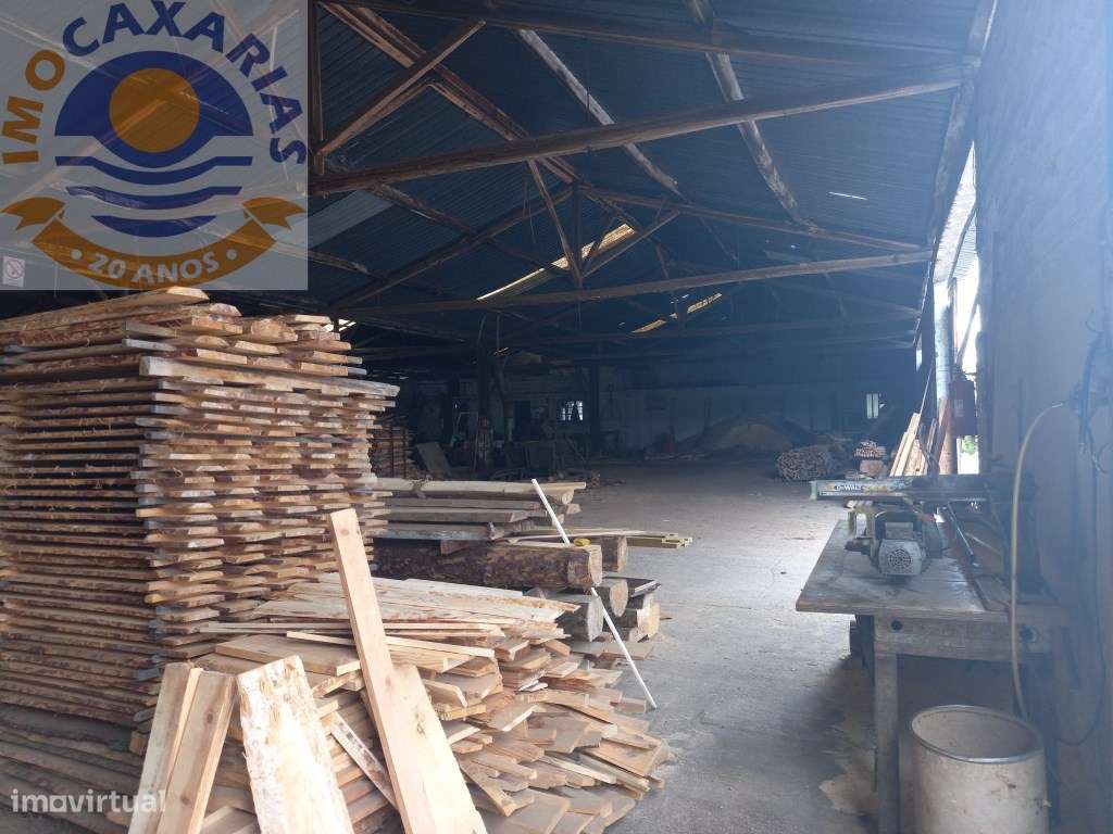 Instalações e parque de materias. Dá para construção. - Grande imagem: 5/7