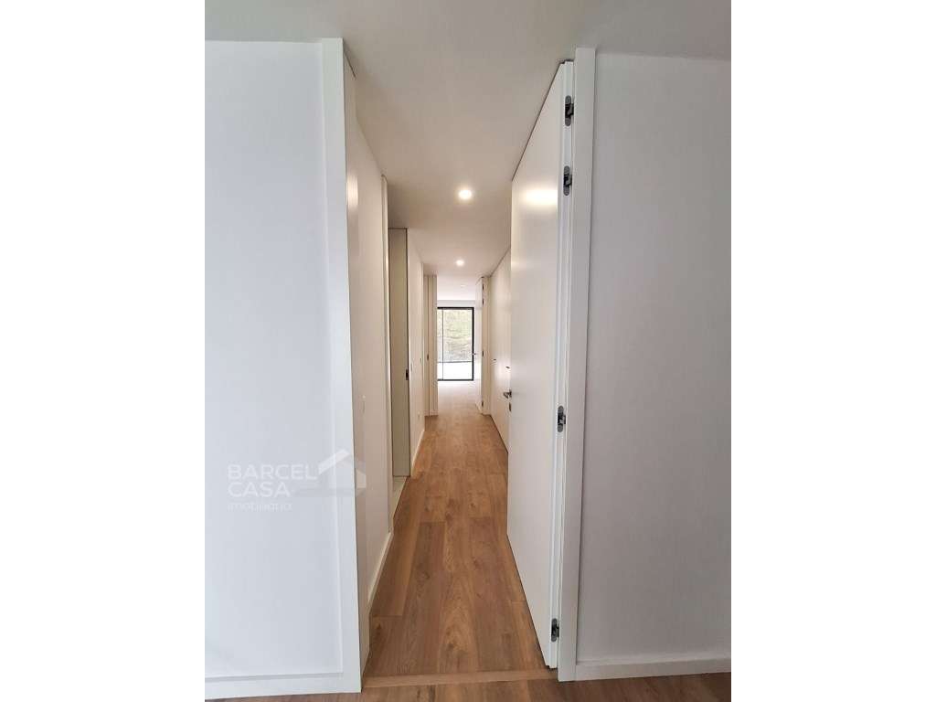 Apartamento T3 Novo, c/ garagem fechada em Airó - Barcelos-13