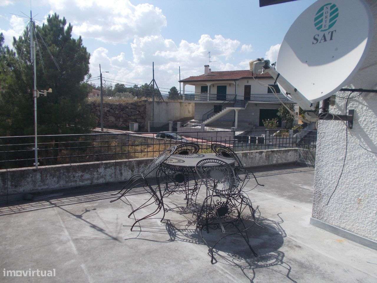 Chaves Moradia e Terreno 5 minutos Centro Cidade-30