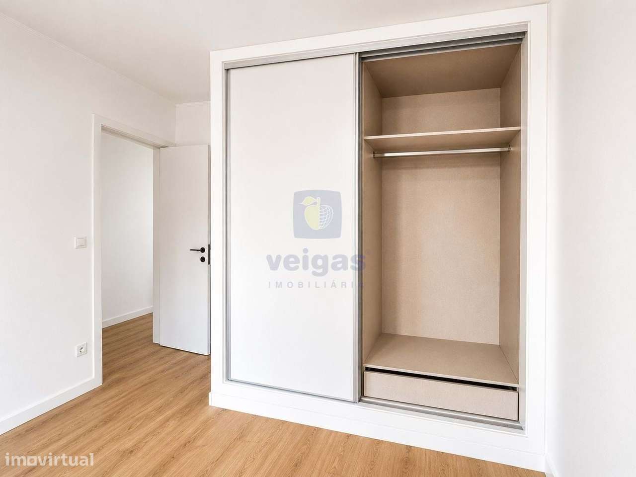 Apartamento T4 Remodelado – Conforto e Modernidade no Barreiro-13