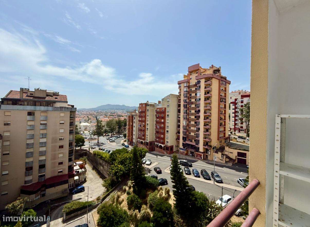 T1 com Parqueamento na Tapada das Mercês-4