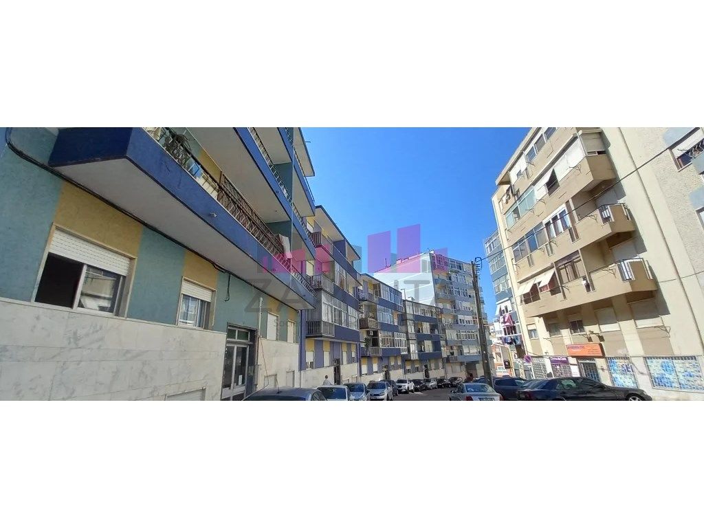 Apartamento T2 - Amora (Oferta da Escritura)