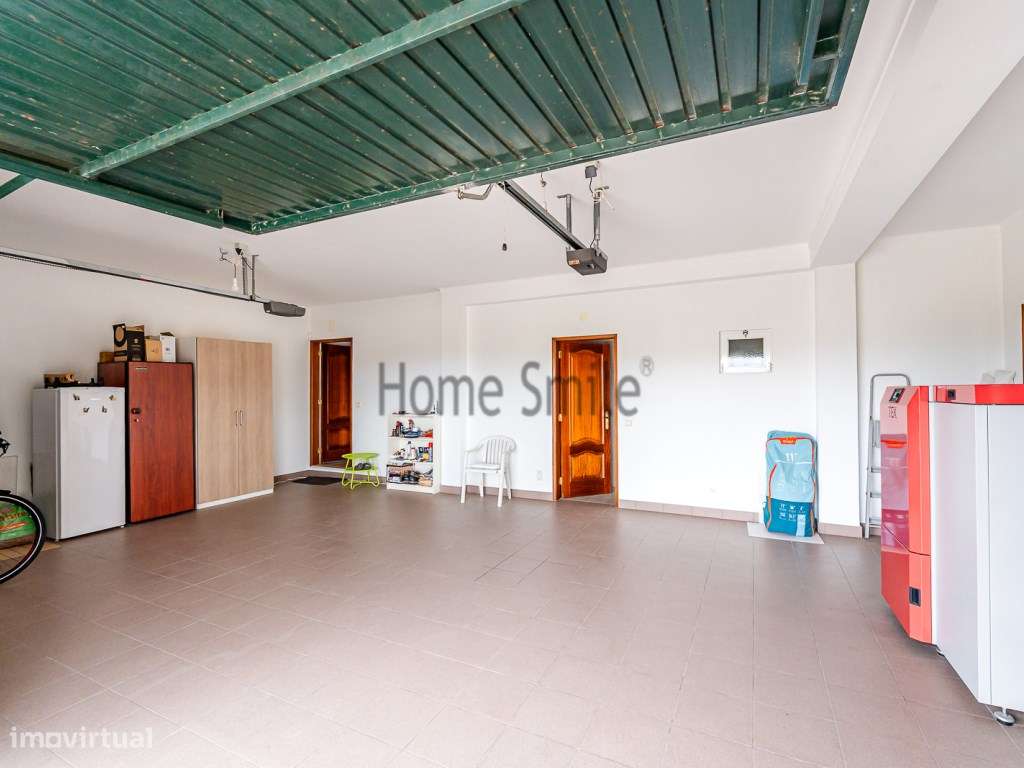 MORADIA COM PISCINA. EXCELENTE QUALIDADE-32