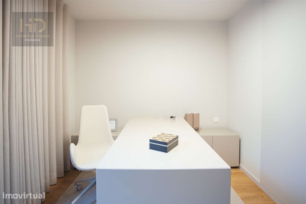 Apartamento T4 com vistas de mar e rio-16