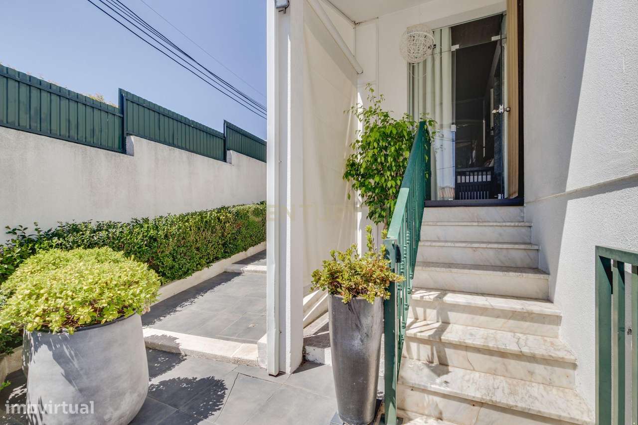 MORADIA T4 COM JARDIM E GARAGEM-48