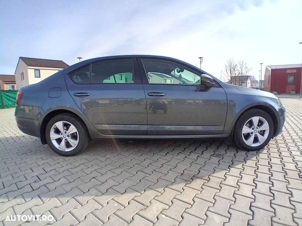 Skoda Octavia 2.0 TDI (Green tec) DSG Style - 17