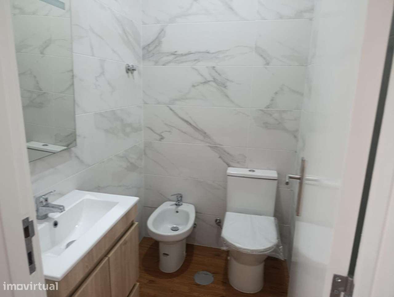 Apartamento T3 Remodelado na Maia, com 125 m², Box 22 m², Varandas-8