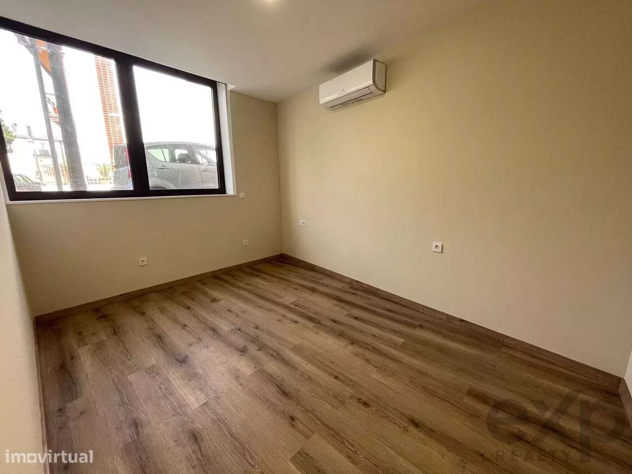 Apartamento no rés-do-chão com entrada privativa e localização privile - Grande imagem: 5/13