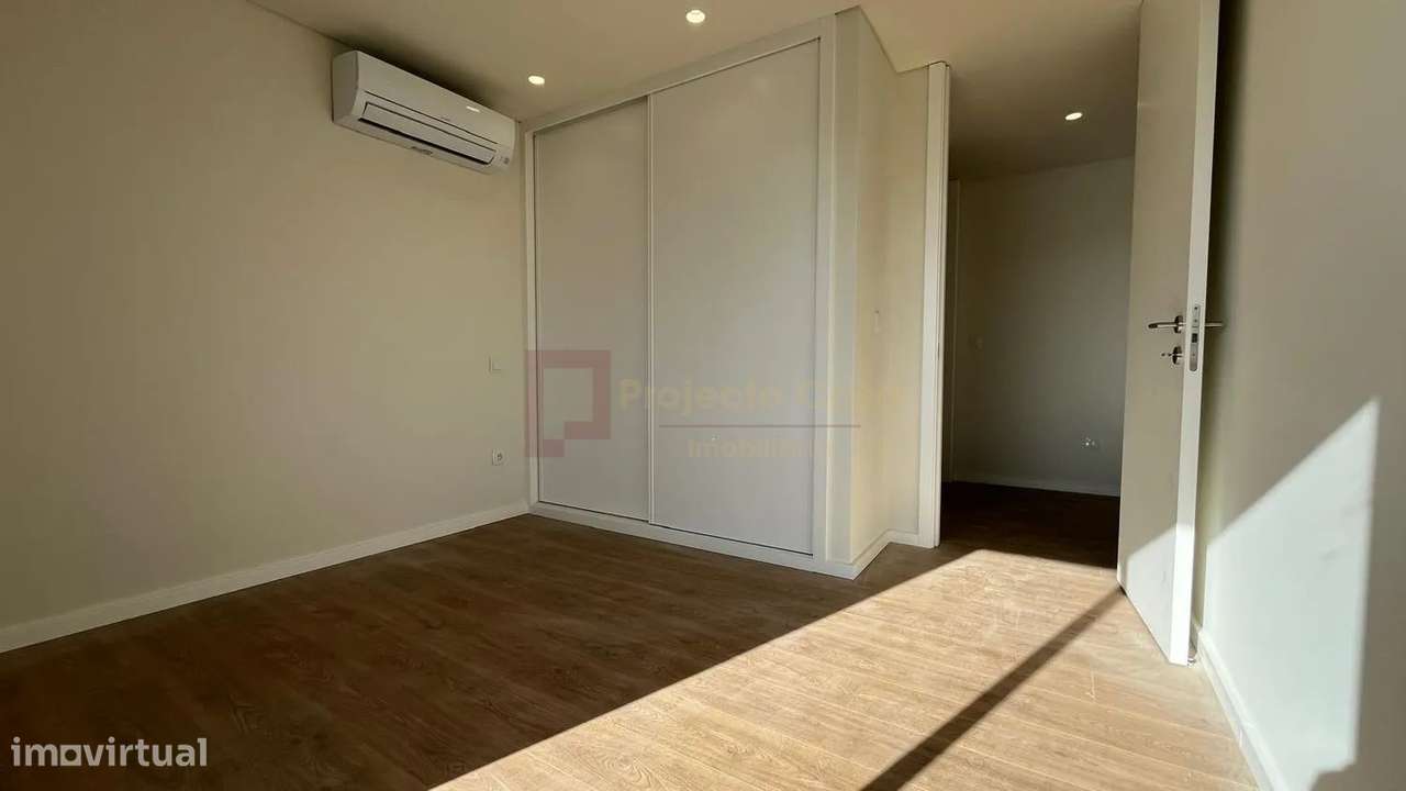 Apartamento T3 Novo com Terraço junto ao Metro-9