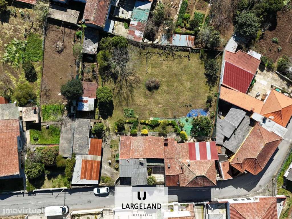 Moradia T5 com terreno e anexos em Sanfins - Grande imagem: 2/32