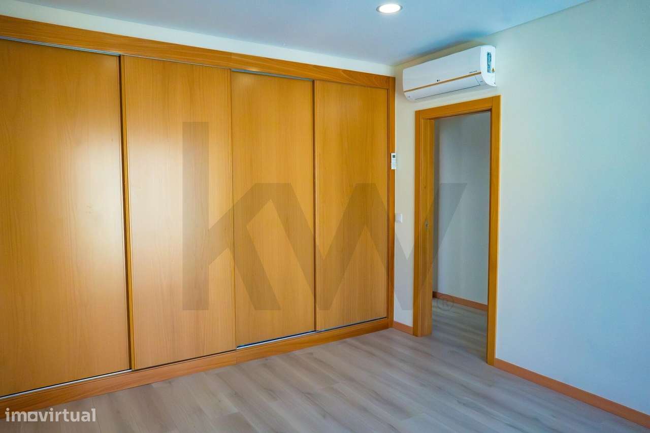 T3 Isolada em Famões: A Estreia Perfeita para a sua Família-40