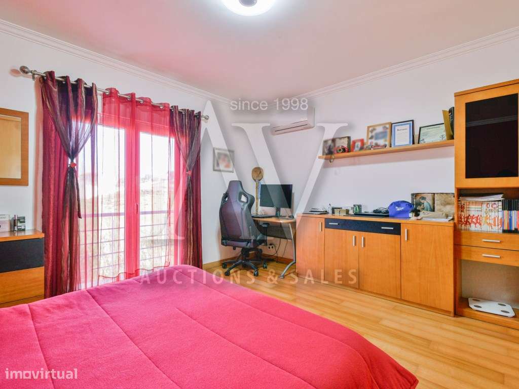 Moradia Independente V3+1 de R/C e Cave-16