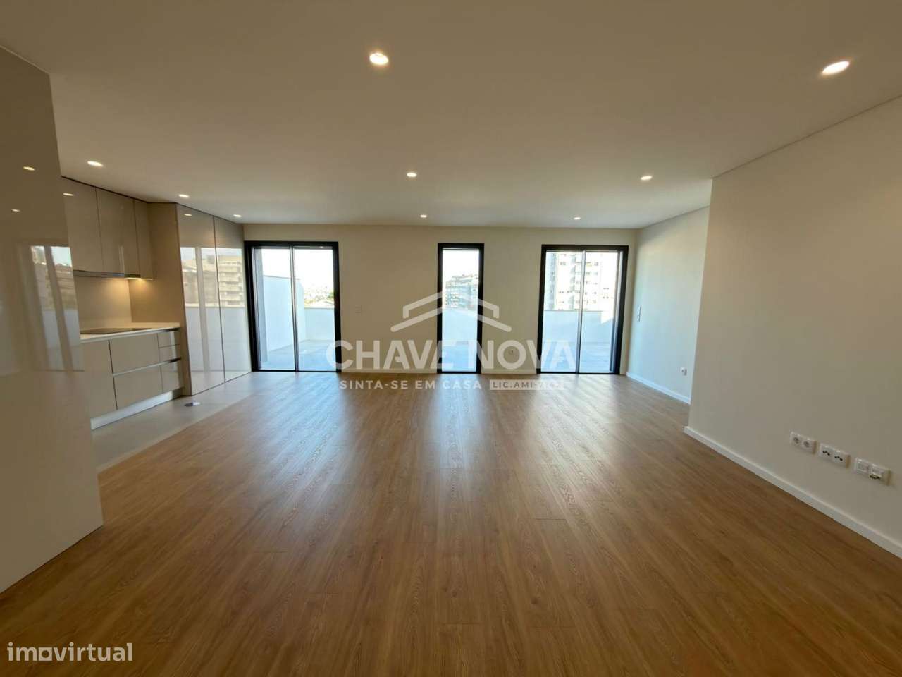 T3 Novo Último Piso c/ Garagem Box em Santa Marinha (Coimbrões) - Grande imagem: 4/24