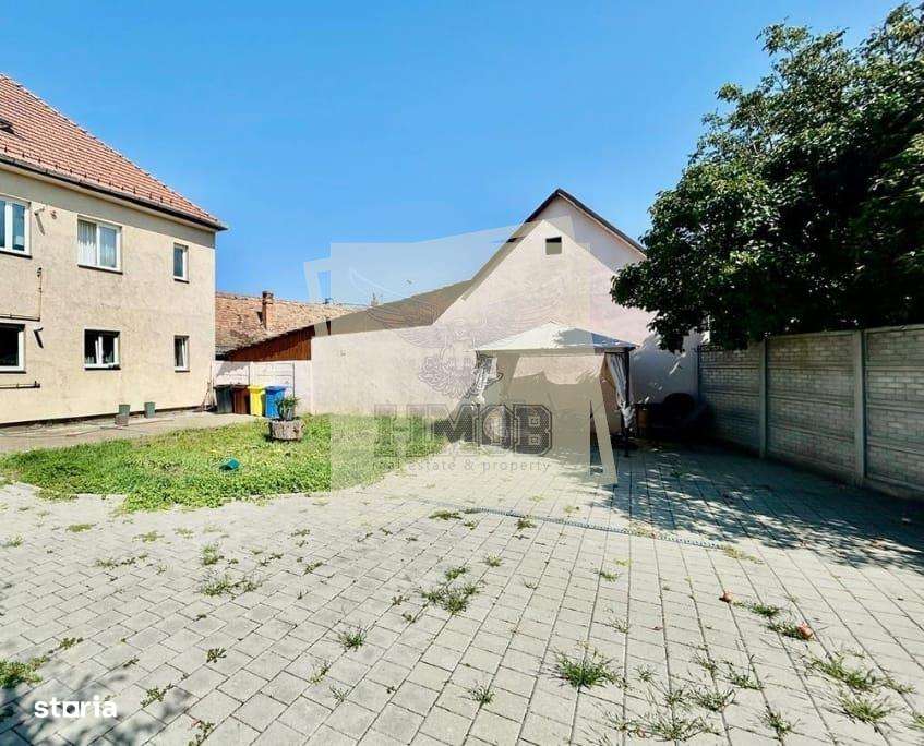 Casa individuala cu 8 camere  si teren 373 mp in zona Lazaret-0