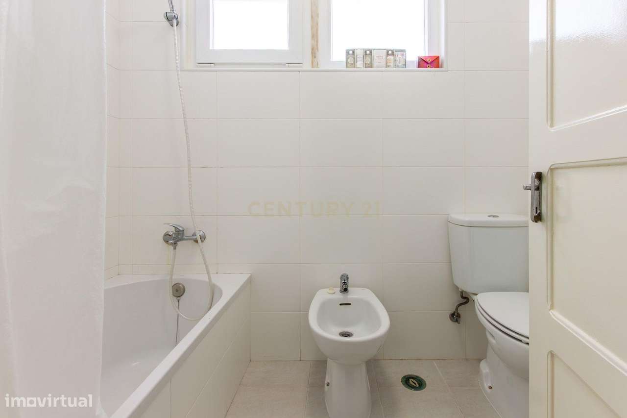 Casa Renovada em Setúbal com Vista Panorâmica-13