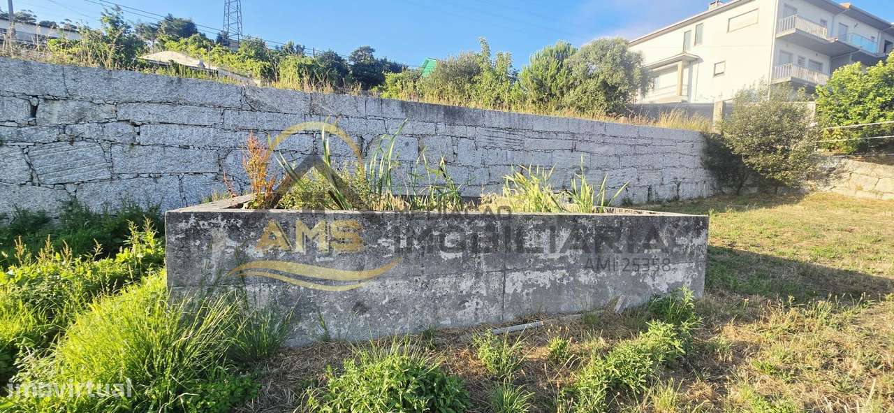 Moradia para restauro e terreno industrial com mais de 4000m²-11