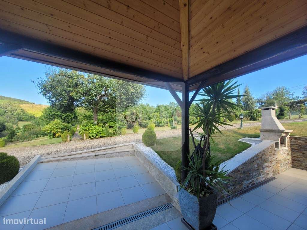 Reservada, Casa em Pedra Reabilitada em Terreno de 10.000 m2 - Grande imagem: 5/37