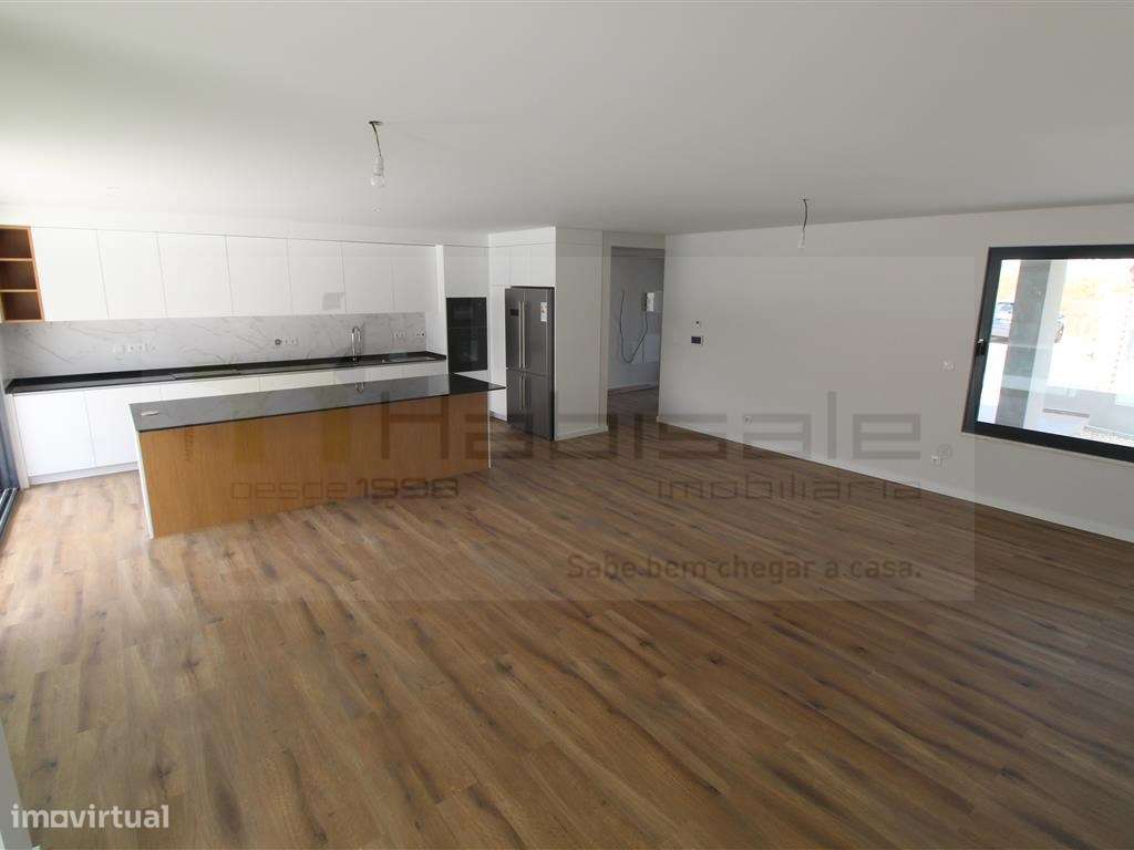 Moradia V3 +1 com piscina em Barcarena-29