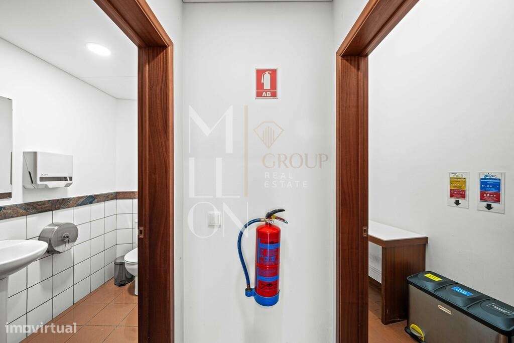 Oportunidade de Investimento Industrial - lote 7.290 m2 com 1.595 m2 d-47