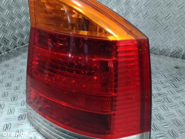 LAMPA TYLNA PRAWA OPEL VECTRA C SEDAN - 8