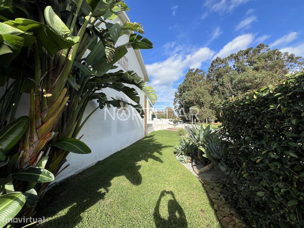 Moradia T3 com jardim e 3 frentes em Famalicão-36