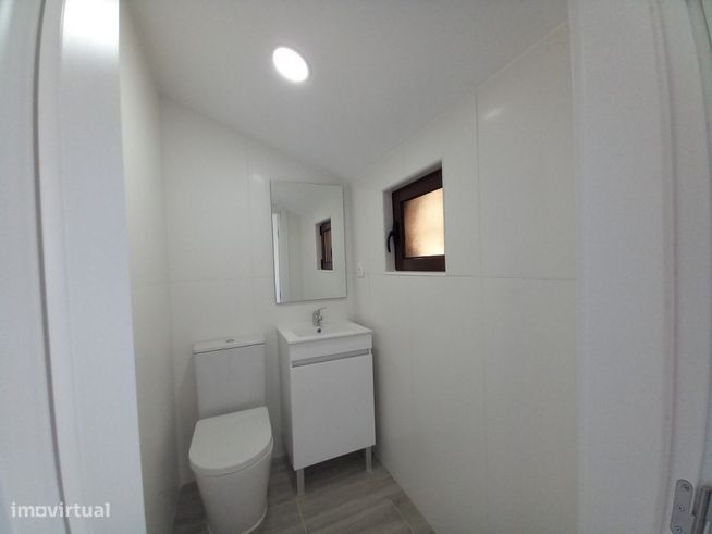 Apartamento Duplex Totalmente Remodelado na Costa da Caparica-32