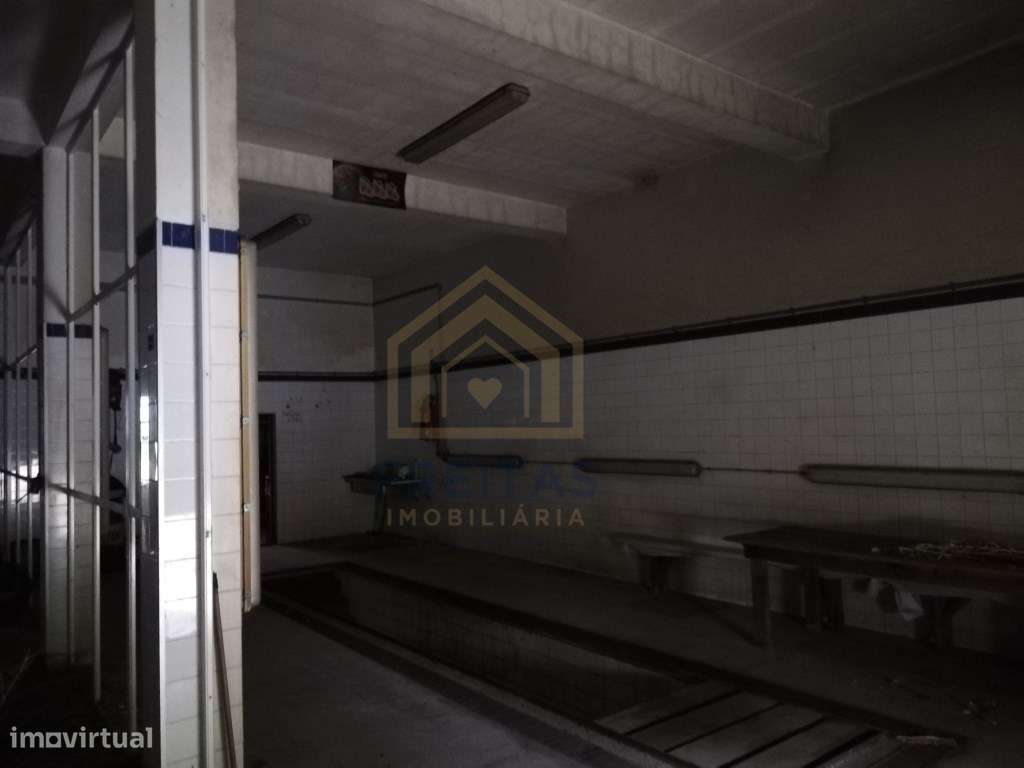 Espaço comercial na Glória do Ribatejo-3
