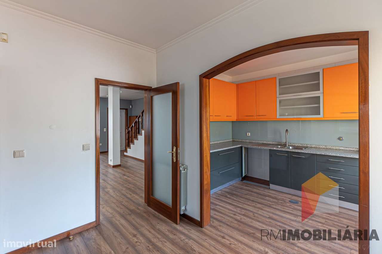 Moradia T4 em Fânzeres-14