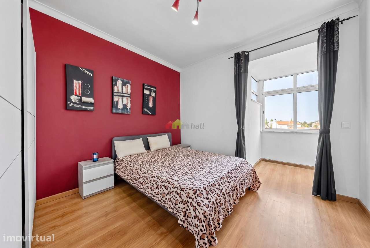 Apartamento T3 Renovado em Santo António da Charneca-11