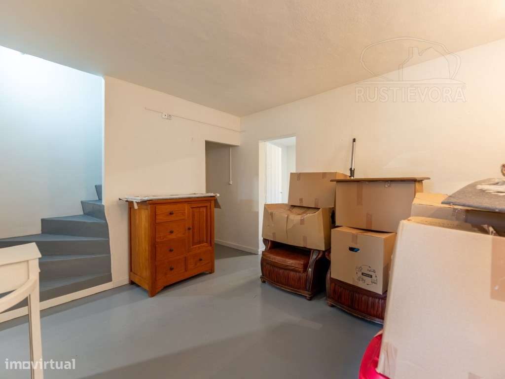 Moradia unifamiliar T3, r/chão e 1º andar, equipada e mobilada - Grande imagem: 4/22