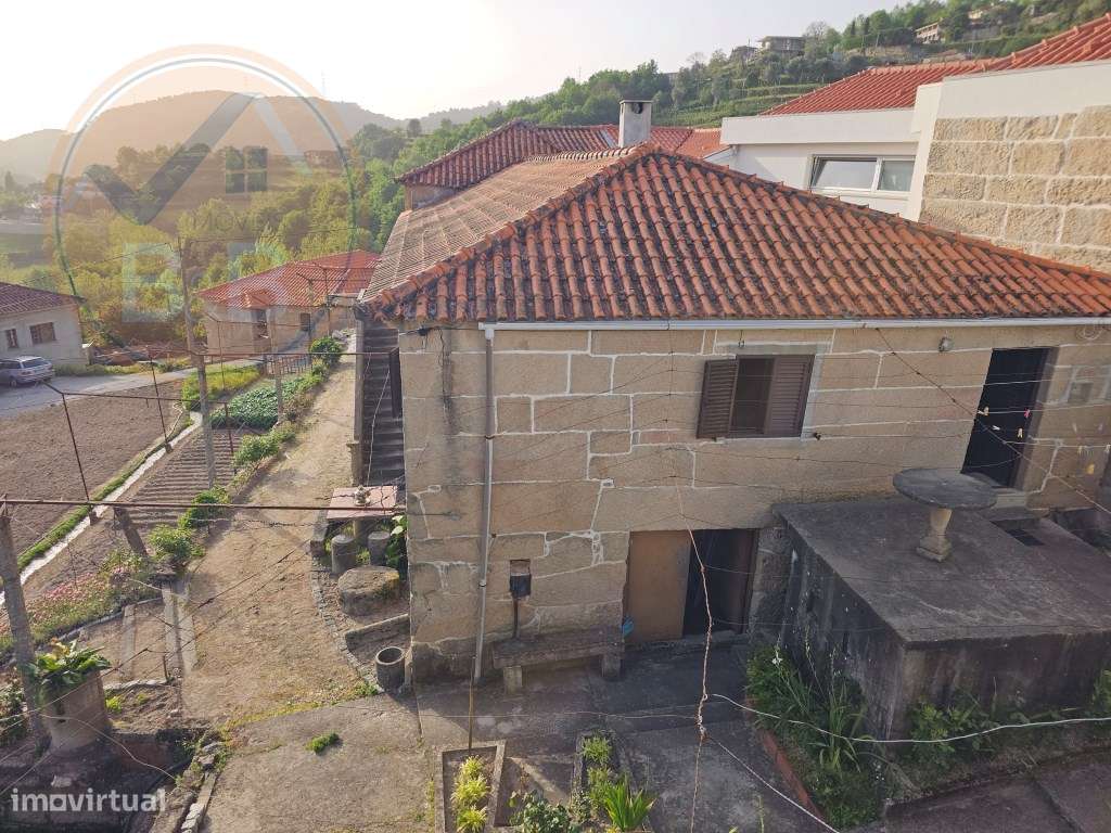 Moradia T4, em pedra, com terreno de 2.366 m² e Espigueiro datado d...-55