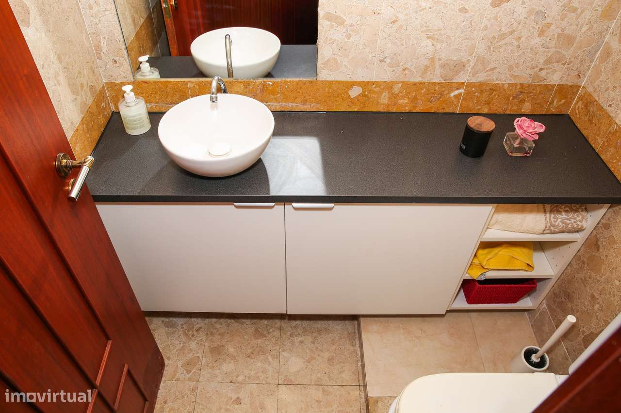 Apart. T3 Duplex c/4 casas de banho, varanda e vista Rio Tejo.-43