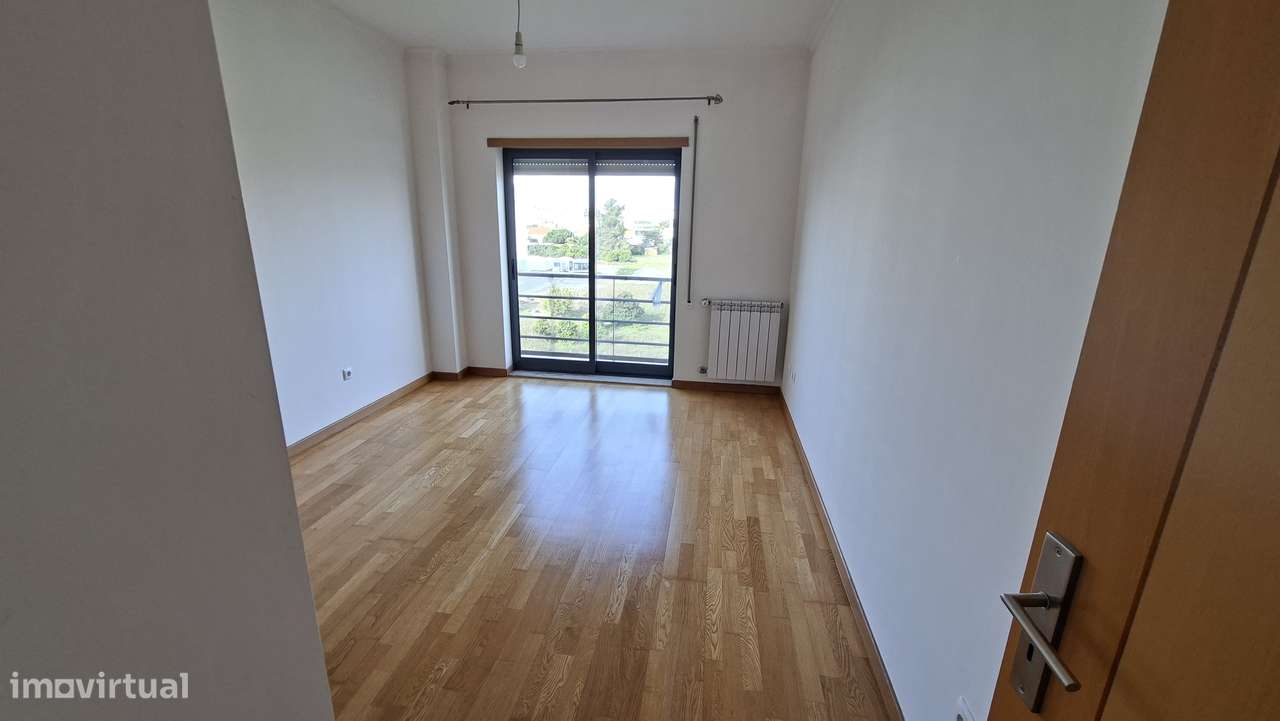 Apartamento T2 com 126m2, arrecadação e lugar  estacionamento Montijo.-12