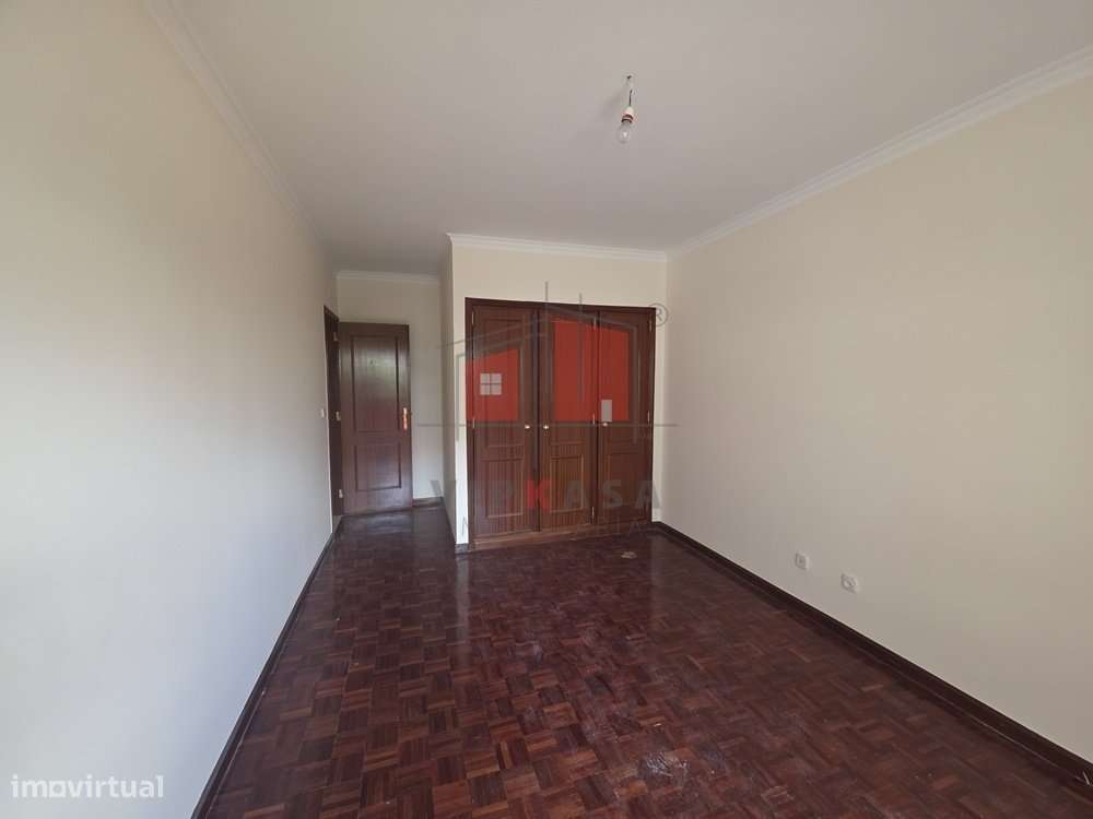 Apartamento T2 com Garagem-12