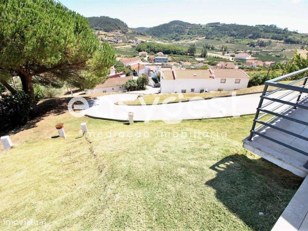 Moradia isolada inserida em terreno de 5000M2 em Vimeiro - Grande imagem: 4/11