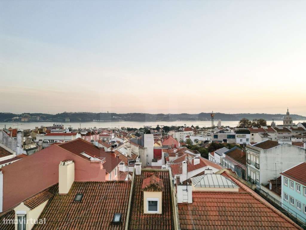 Apartamento T2 com logradouro privativo na Ajuda-5