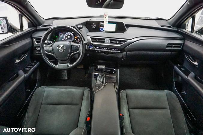 Lexus UX 250h FWD Executive - 8