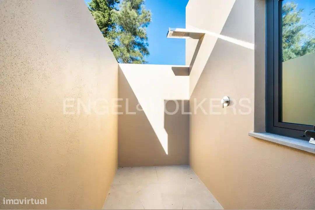 Moradia V4 Exclusiva perto do Carvoeiro-43
