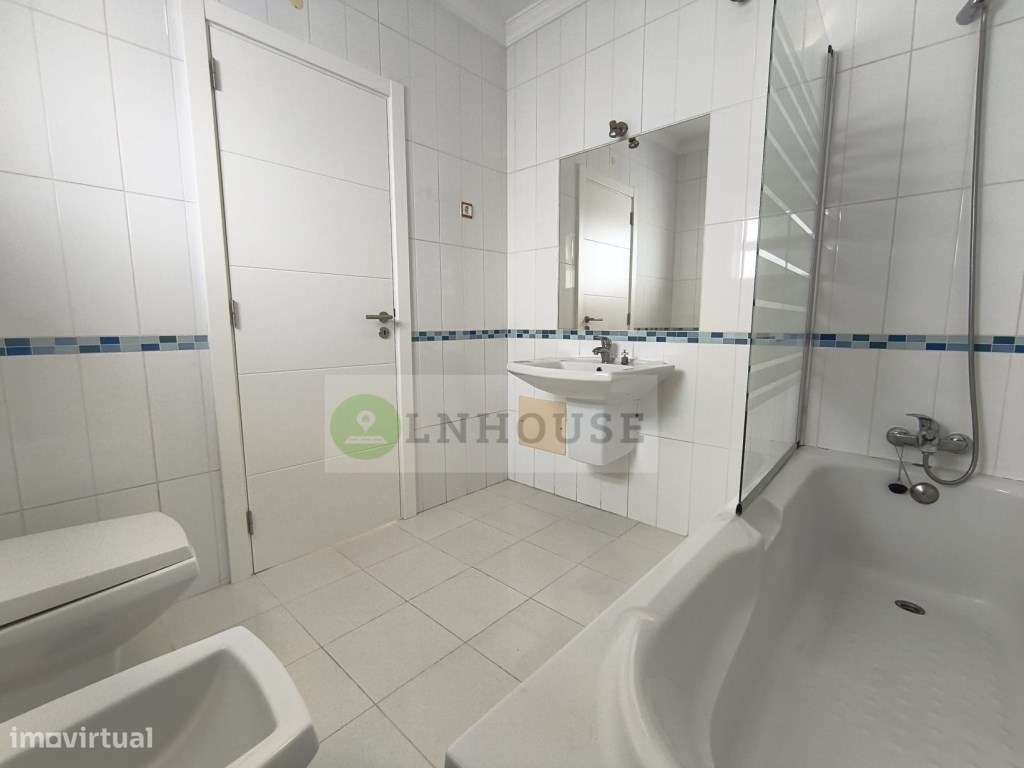 Moradia T4 com piscina e garagem - Castro Marim-30